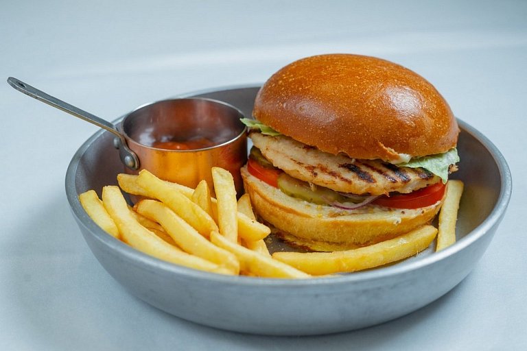 Ю Комбо "СОЧНАЯ ЦЫПА" с картофелем фри