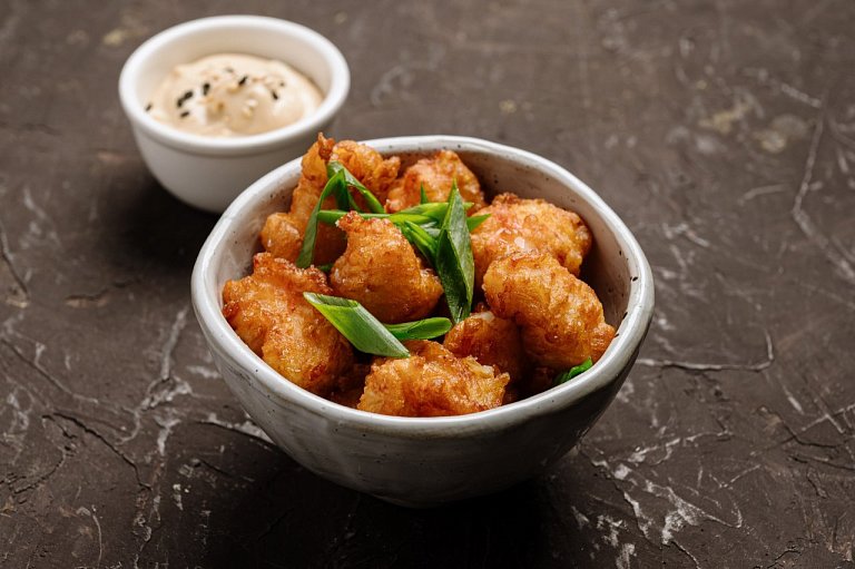 Ю Хрустящие креветки с чесночным соусом