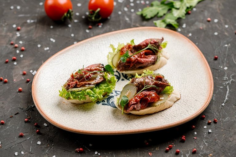 Ю Брускетта с ростбифом