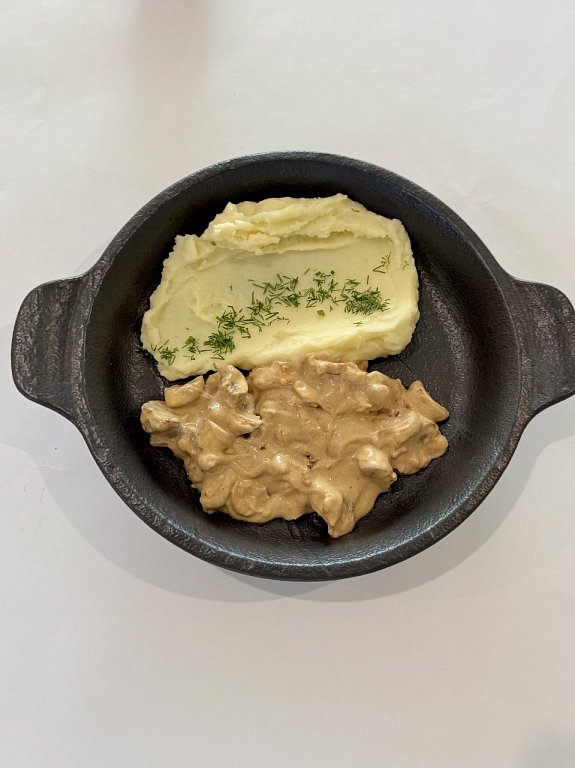 Д Бефстроганов с курицей и картофельным пюре