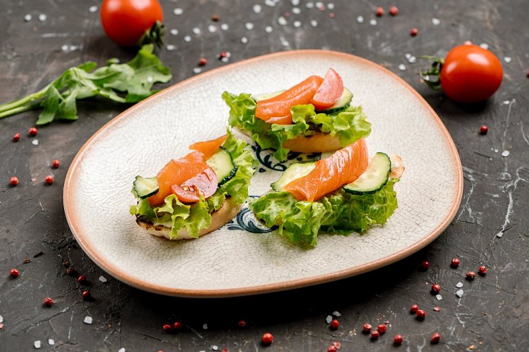 Ю Брускетта с лососем