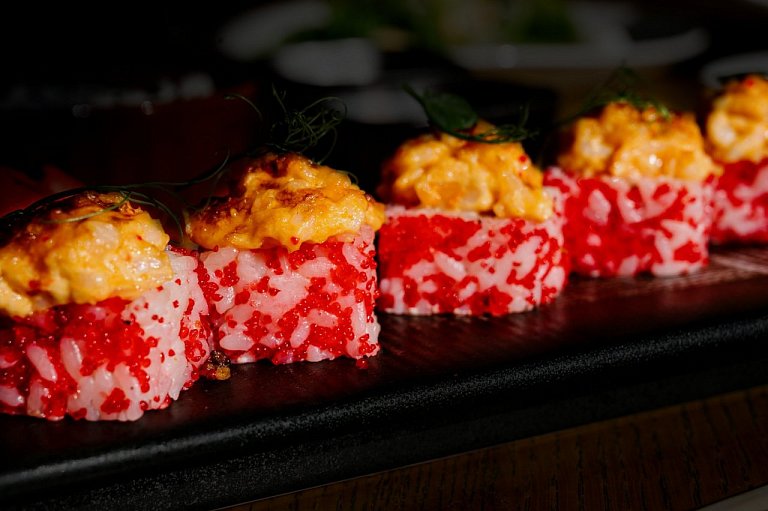 Ю Запеченный ролл с креветкой и угрем