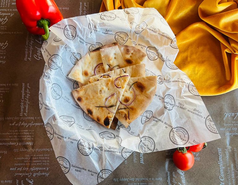 П Фокачча с луком и розмарином
