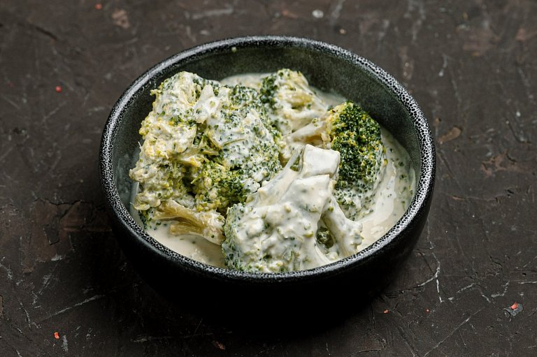 Ю Брокколи в сливочном соусе