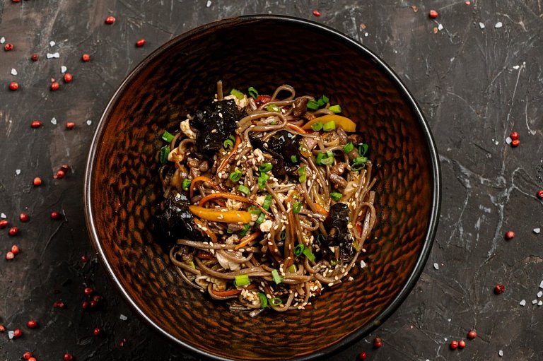 Ю Лапша с говядиной в устричном соусе