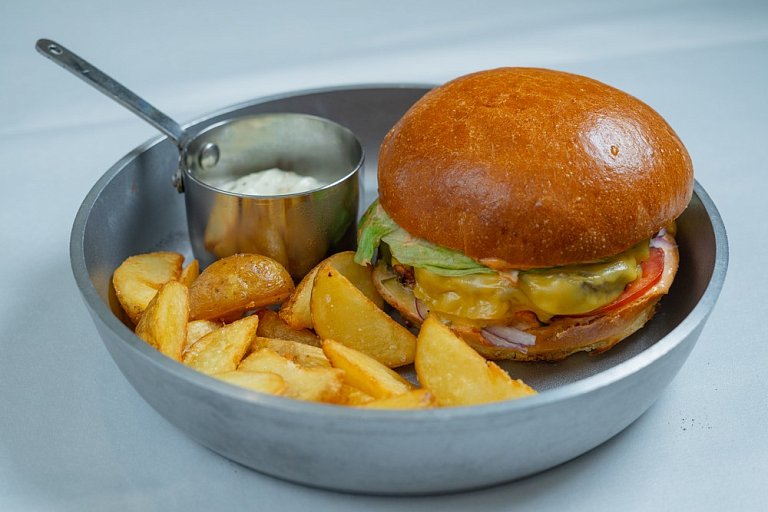 Ю Комбо "ФЕРМЕР БУРГЕР"с картофелем на выбор