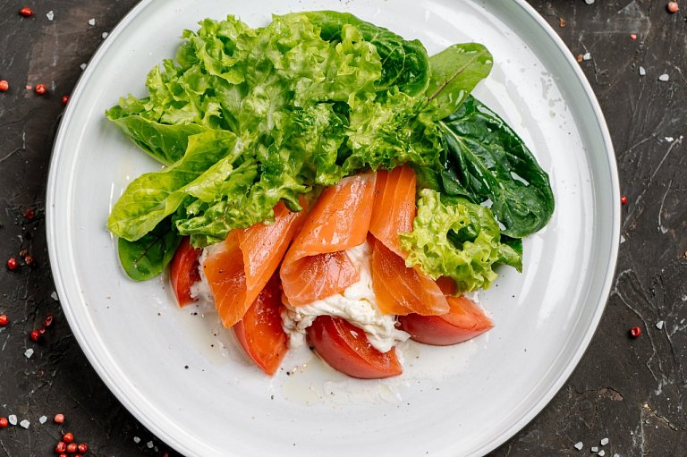 Ю С лососем и страчателлой