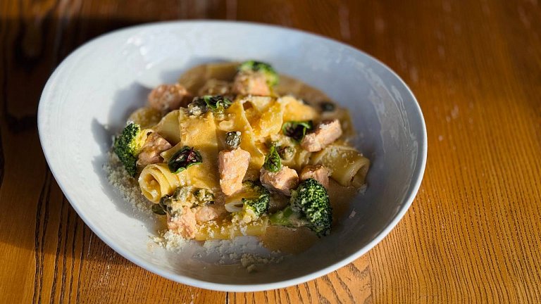 П Папарделле с лососем и соусом биск