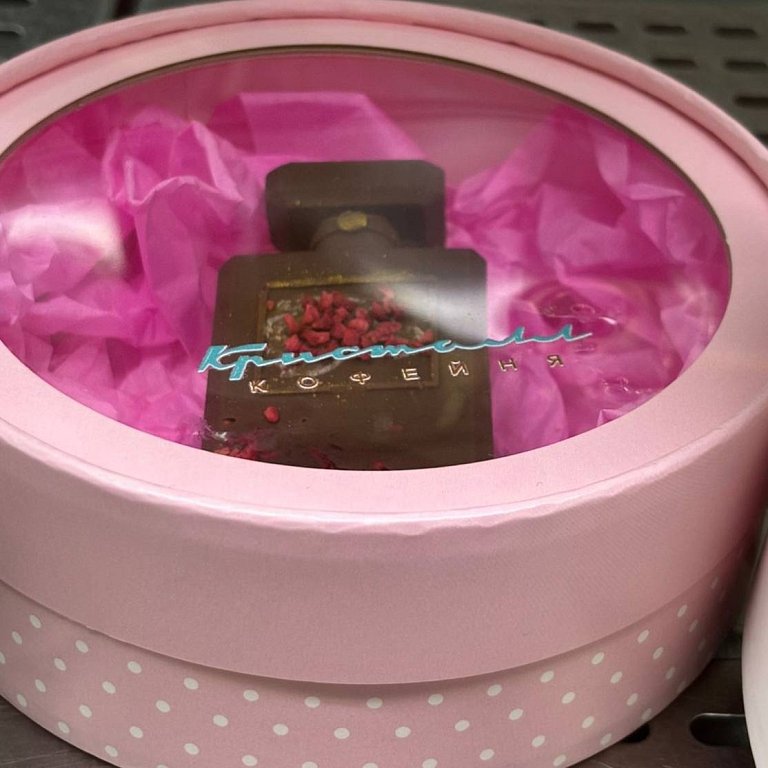 К Подарочная коробка с шоколадными духами