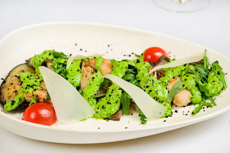 Ю Филе индейки с обжаренными баклажанами и вешенками