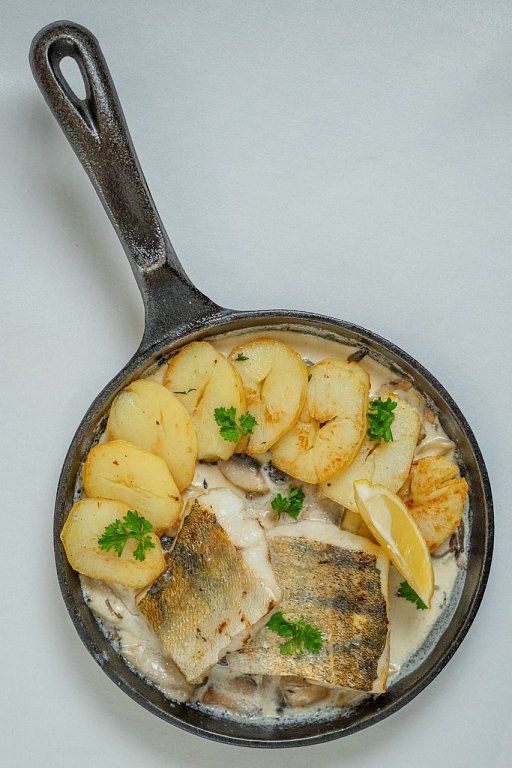 Ю Астраханский судак с золотым картофелем