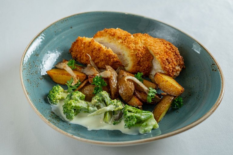 Ю Грудка цыпленка, фаршированная сыром