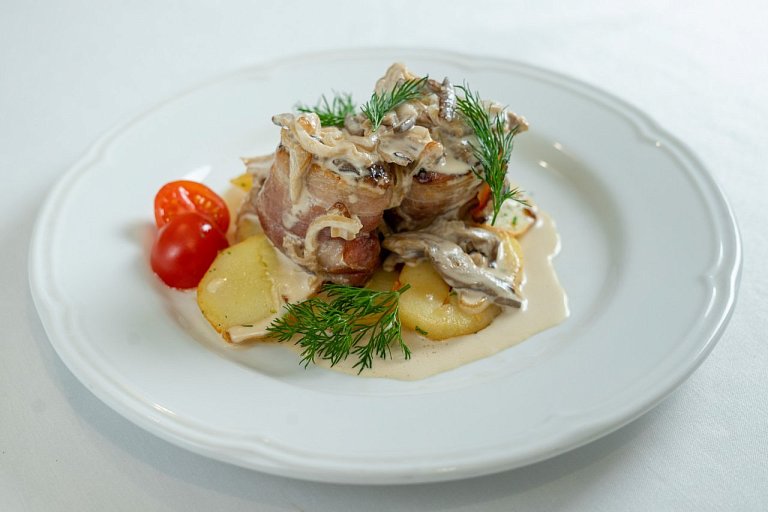 Ю Свиная вырезка в беконе