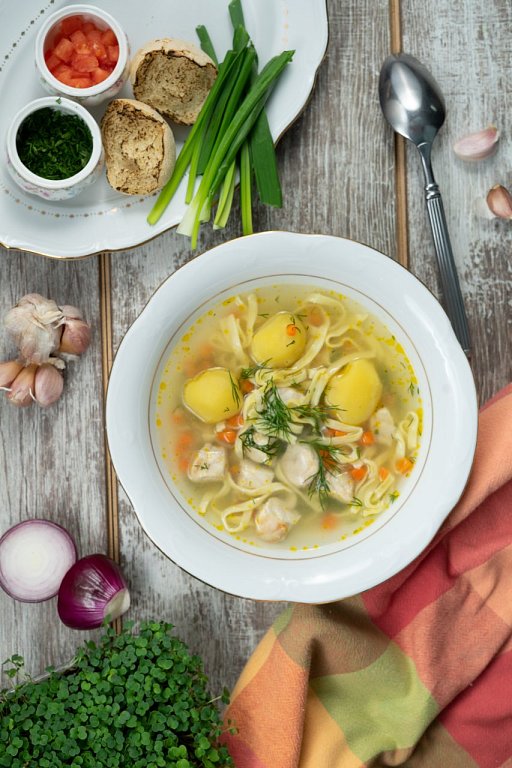 П Уха из осетрины со стерлядью